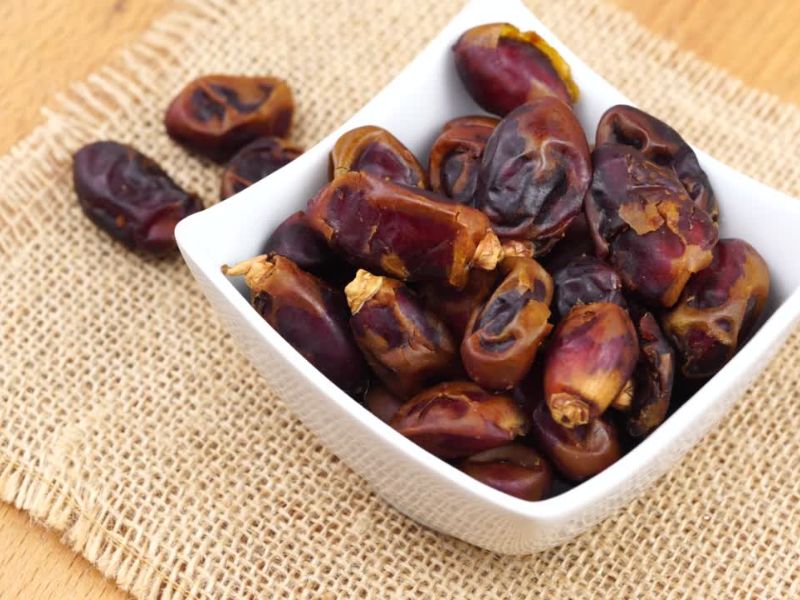 urme na dtolu u beloj činiji